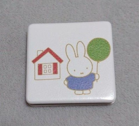 ミッフィー コンパクトミラー MIFFY INITIAL HOUSE 片面は拡大鏡(2倍)