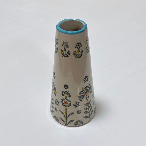 一輪挿し ハンドメイド 花瓶 花柄 陶器製