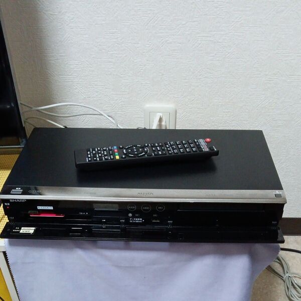 499/ SHARP AQUOS ブルーレイディスクレコーダ― 2014年BD-W560 500GB2番組同時録画 HDDUSB