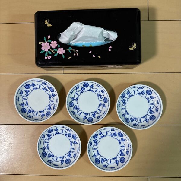 小皿 5枚セット 直径約9.5cmとティシュケース