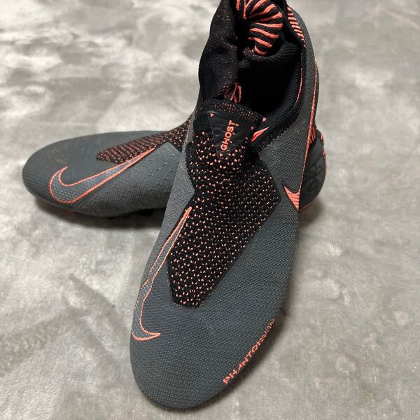 サッカースパイクNIKE ファントムビジョンfg(25.5)定価31000円で購入いたしました。足に合わず保管していました 値下可