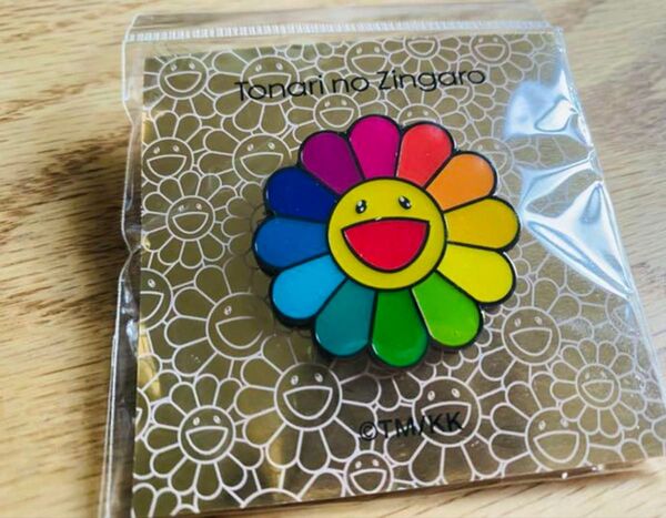 新品 村上隆 お花 レインボー 黄色顔 フラワー ピンバッジ 大 37mm