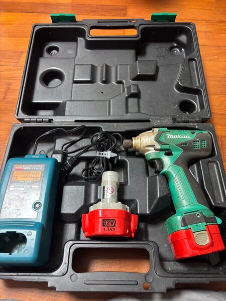 マキタ M694DWX 12V 充電式インパクトドライバー