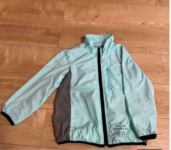 新品同様 BeBe べべ 120サイズ ジャケット アウター ウィンドブレーカー