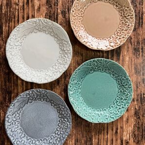 花印プレート ホワイト1枚+ピンク1枚+ブルーグレー1枚+グリーン1枚 丸皿 中皿 洋食器 美濃焼 オシャレ カフェ風