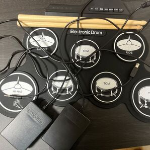 電子ドラムセット コード ペダル バチ 付き!! スピーカーかイヤホンがないと音は聞こえません!スピーカー必須です!!