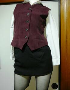 ベストと黒い超ミニスカートの2点　コスプレ衣装　OL制服　未使用品