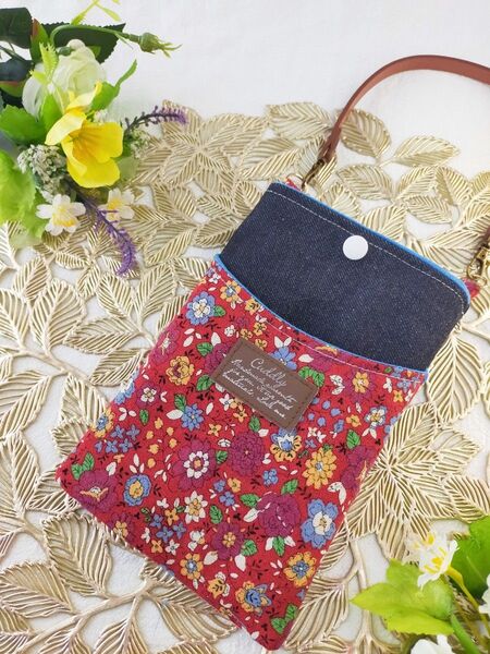 春先取り♪カントリー風花柄のスマホショルダー ハンドメイド スマホケース カントリー レッド ショルダーバッグ 花柄 北欧 デニム