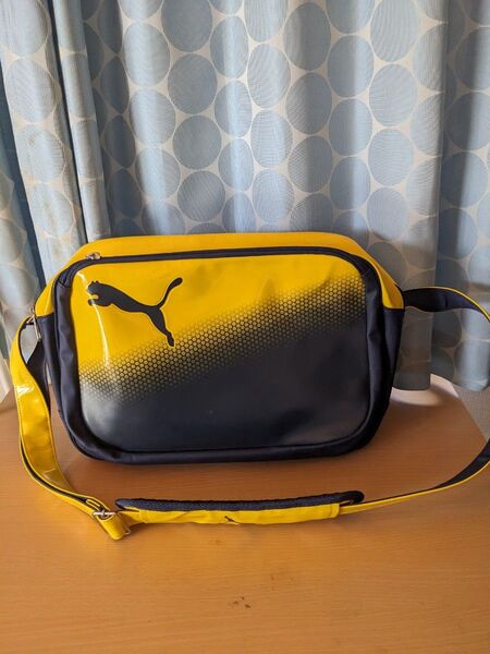 ショルダーバッグ黄色Puma