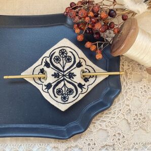 植物装飾刺繍マジェステ(ロココ・ブラック)