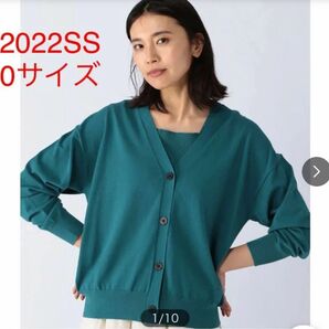 深いグリーンの色味のニットアンサンブルです。1〜2回着用して自宅保管品です。インナーニットは、前後着られる2wayになります