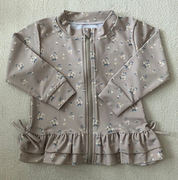 【美品】tete a tete 長袖ラッシュガード サイズ90
