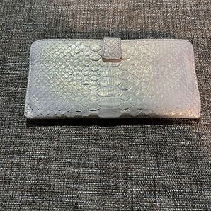 白 パイソン型押し 長財布 薄型 パール 蛇 isola