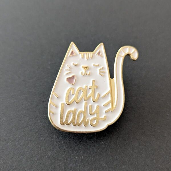 CAT LADY 白猫さんver. ピンバッジ N63-16