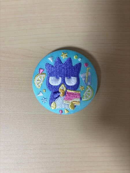 サンリオ 刺繍缶バッジ バットばつ丸