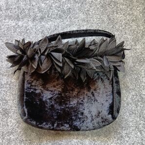 新品◆黒色ふわふわ羽付ミニバック
