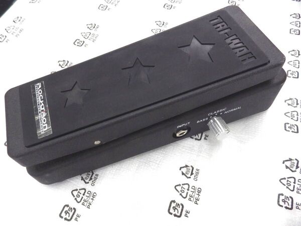 3種類のサウンドを切り替えられるワウペダル ROCKTRON Tri-Wah ワウペダル