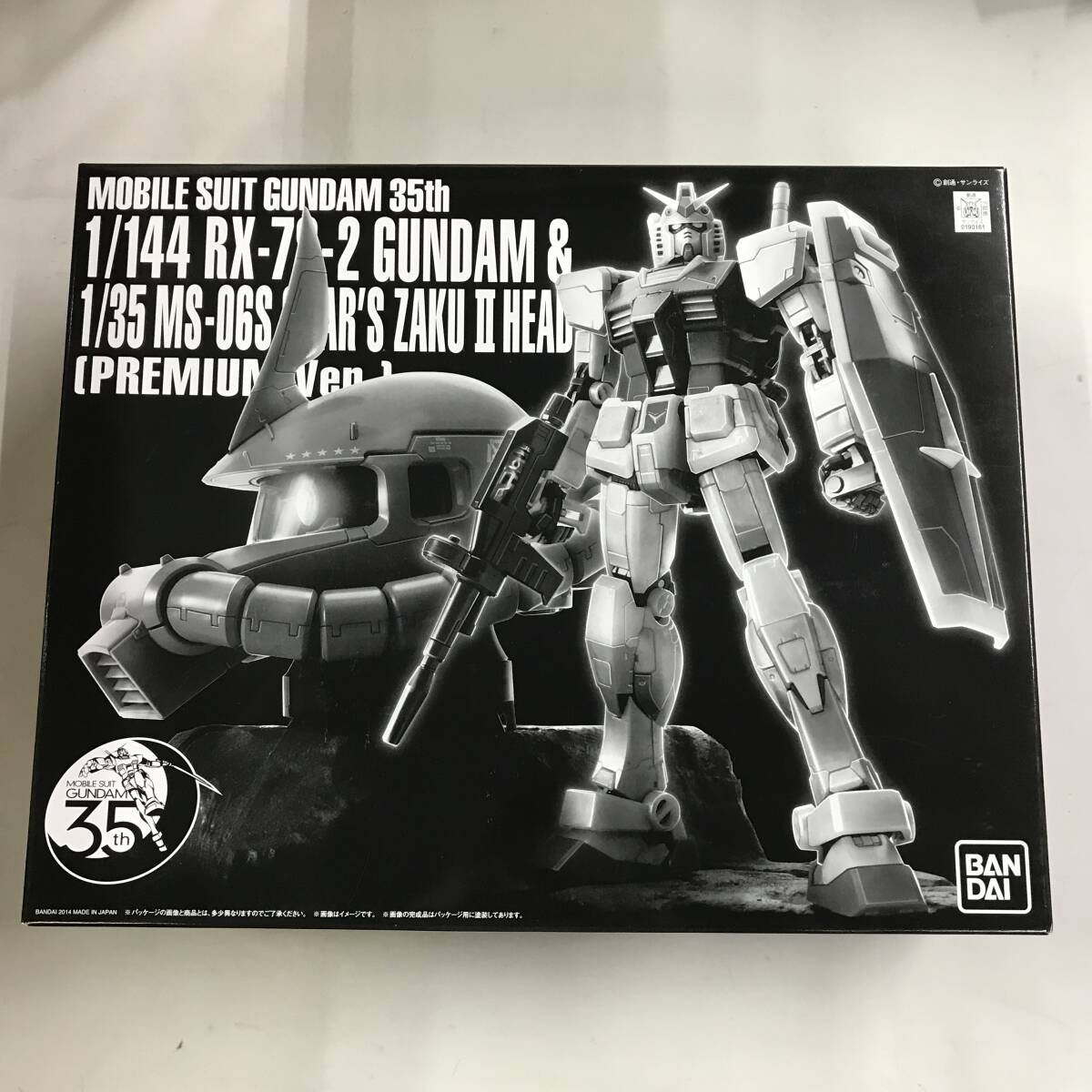 1/144 RX-78-2 Gundam & 1/35 MS-06S Char's Zaku II Head