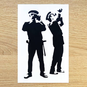 バンクシー #80 警察官 双眼鏡 カッティングステッカー ストリートアート シール ウォールステッカー インテリアステッカー