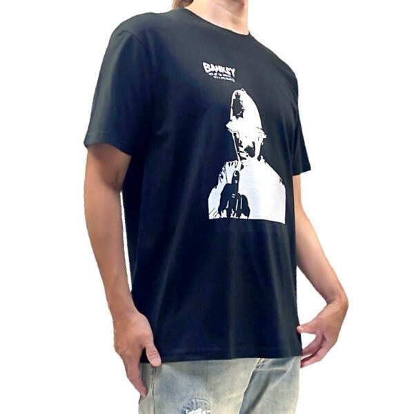 新品 BANKSY バンクシー ポリス FUCK YOU 中指 ブリストル ウォール グラフィティ ストリート アーティスト Tシャツ ユニセックス Lサイズ