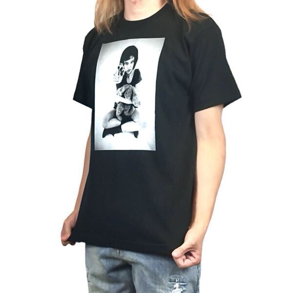 新品 LEON レオン マチルダ ロリータ 映画 ヒロイン ナタリーポートマン ピストル 拳銃 ウサギ ぬいぐるみ Tシャツ ユニセックス Sサイズ