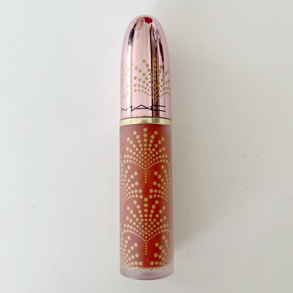 MAC パウダーキス リキッドリップカラー 限定色 アナザードリンク? レッド系 ふんわりパウダリーな仕上がりなのに潤う新感覚定価5170円