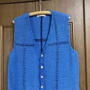 ガイジンメイド、手編み綿かの子編み+刺し子ベスト ブルー/Sサイズ ベスト