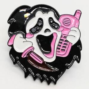 送料無料 スクリーム もしもし ゴーストフェイス ホラー ピンブローチ ピンズ PINS バッジ バッヂ アメリカン雑貨 スマアク