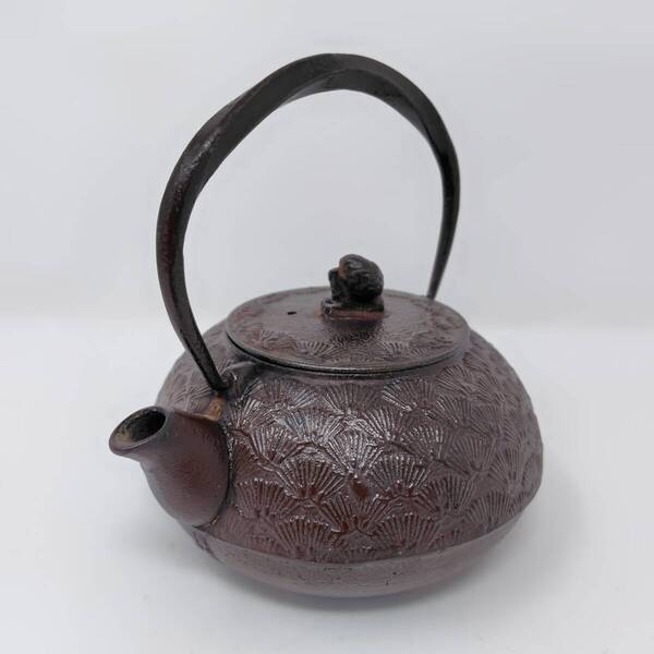 【 送料無料 】◆ 鉄瓶 重量約950g 高さ約15cm 直径約13cm 茶道具 お稽古 煎茶道具 伝統工芸品 急須 水漏無 茶器 趣味 鉄器