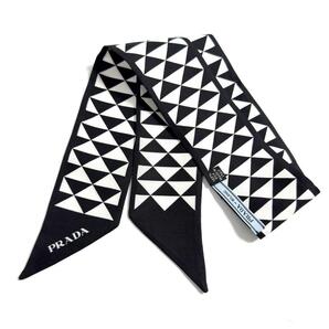 【定価約4万・超美品】プラダ スカーフ バンダナ トライアングル プリント