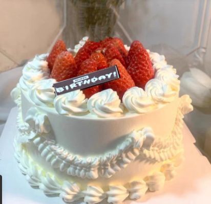 ホールケーキ 食品サンプル ウエディングケーキ 王道 いちご 豪華クリーム いちごケーキ