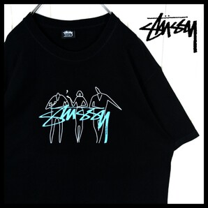 【STUSSY】モダンアート ブルーロゴ Tシャツ