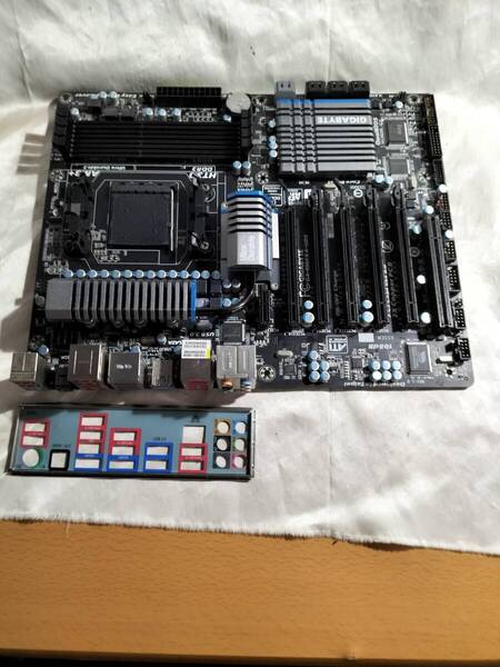 ★GIGABYTE GA-990FXA-UD5 SocketAM3+ ATX●マザーボード