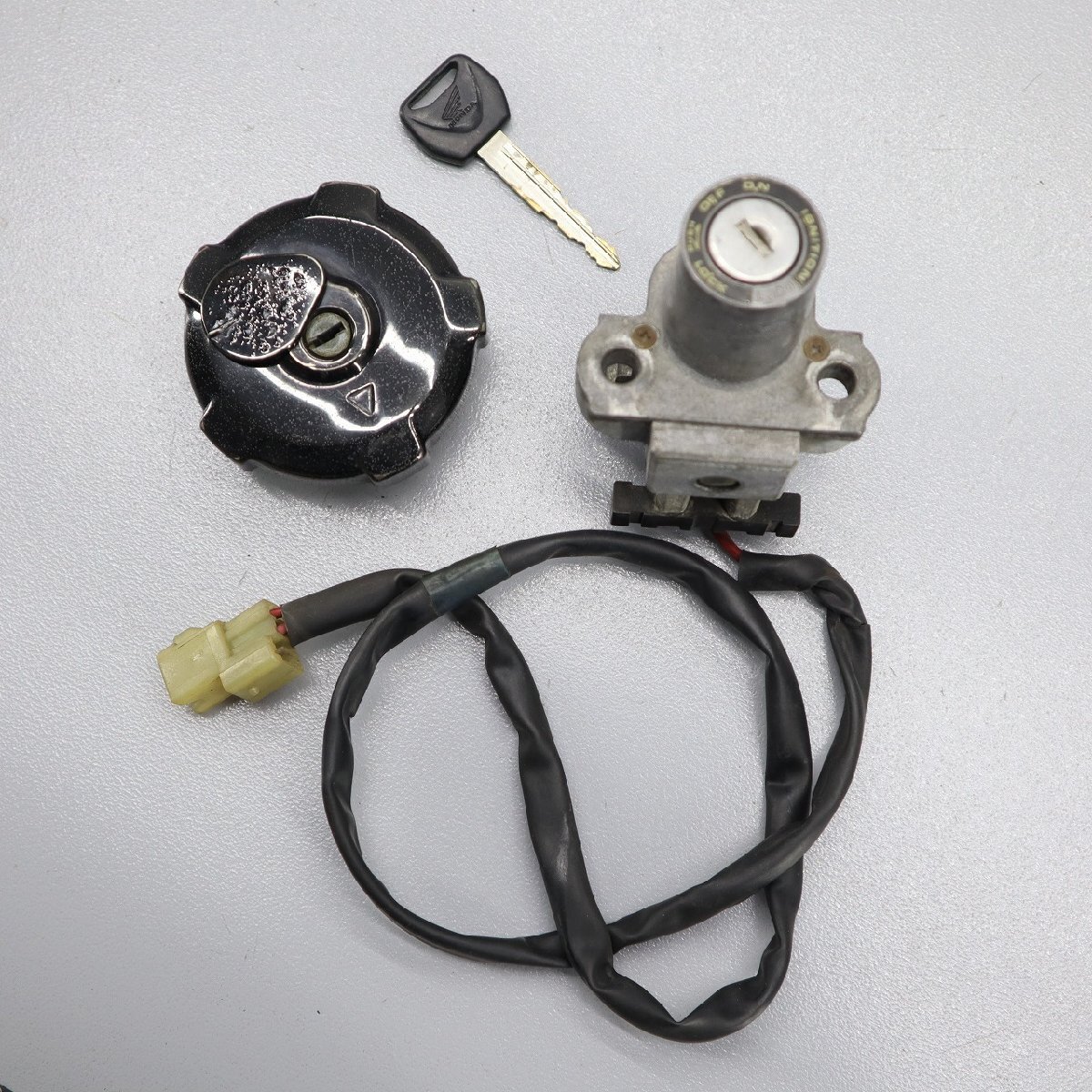 Yahoo!オークション -「ftr223 タンクキャップ」の落札相場 Yahoo!オークション -「ftr223 タンクキャップ」の落札相場