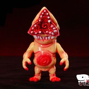 地獄鮫 血の花 ソフビ momoco WF2025