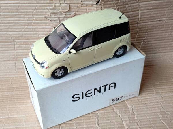 ☆販促用非売品 希少品 TOYOTA トヨタ SIENTA シエンタ 1/24 ディーラー粗品 597ライトイエロー ミニカー 車 モデルカー 企業物 平成レトロ