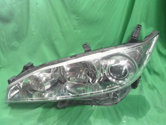 やちよ様オーダーページ ウィッシュ DBA-ZGE22W 左ヘッドライト 左ヘッドランプ 2.0Z 6人 070