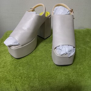 YOSUKE ヨースケ ベージュ オープントゥ プラットフォームヒールサンダル