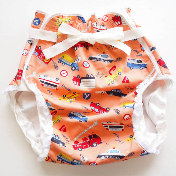 【新品】大人用おむつカバー M はらたくくるま(ピンクベージュ) 腰ひも×レース 防水:裏起毛 フィラインベイビーズ/Feline Babies