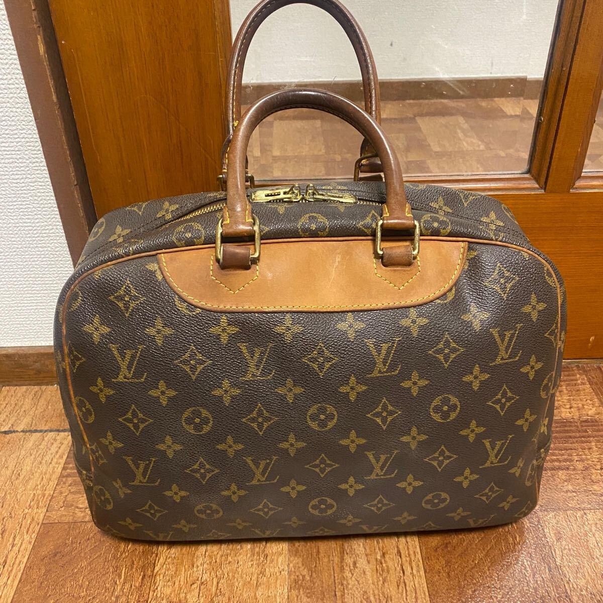 ルイヴィトン(LOUIS VUITTON) 丸形ハンドバッグ ドーヴィル | 金