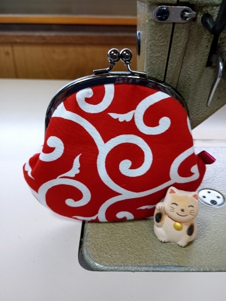 唐草模様・赤のがま口財布 小銭入れ ★☆★ ハンドメイドです♪