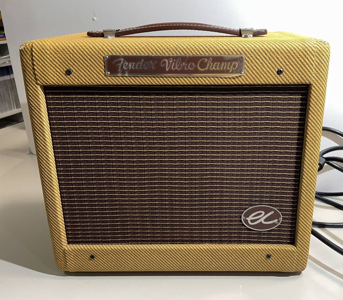Yahoo!オークション -「fender vibro champ」の落札相場・落札価格