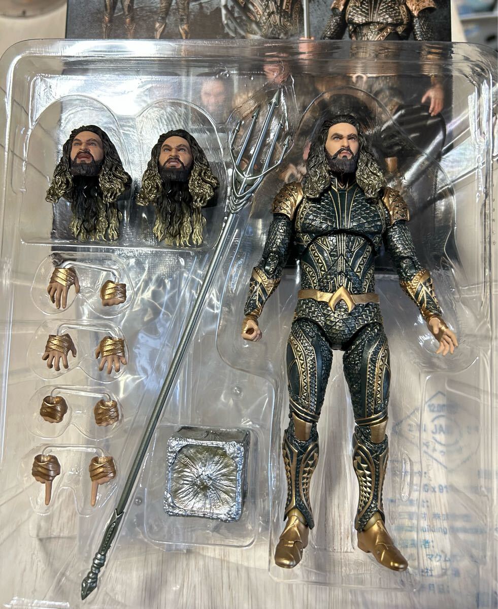 Amazon.co.jp: MAFEX マフェックス No.61 アクアマン 全高約