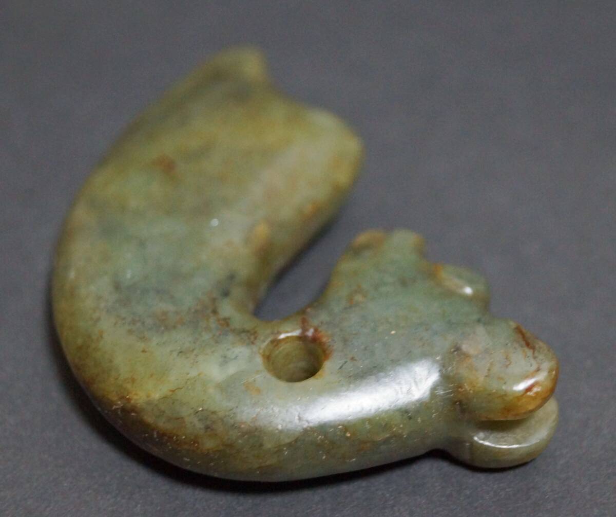 古代 和田玉(ホータン)細工彫り『玉猪龍』 根付 提げ物 装飾品☆紅山