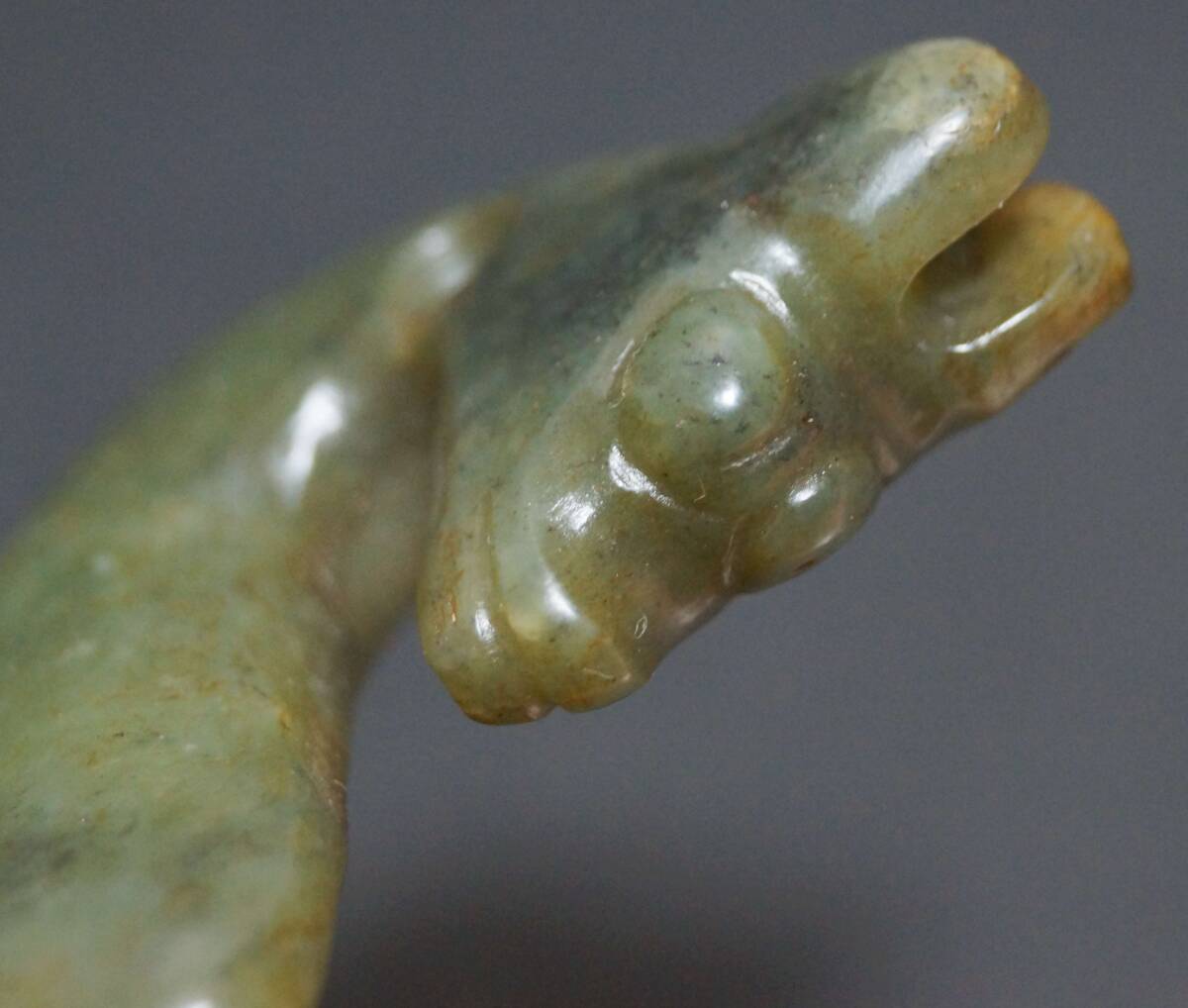 古代 和田玉(ホータン) 細工彫り『観音菩薩像』玉佩根付 緒締玉 提げ物 装飾品 古代 和田玉(ホータン) 細工彫り『観音菩薩像』玉佩根付 緒締玉