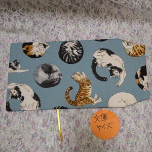 Обложка для книги в мягкой обложке Размер книги☆Дремлющая кошка Сумрачный светло-голубой Ручная работа