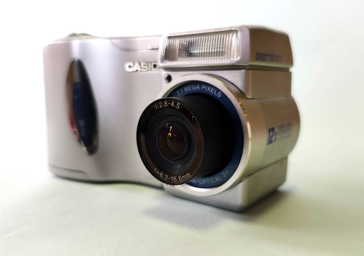 QV2400UX