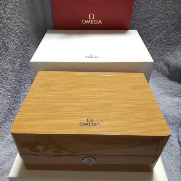 OMEGA 純正 Ω オメガ 正規 時計 ケース 箱 ボックス BOX 保護 収納 木箱 外箱 内箱 空箱 非売品 化粧箱 付属品 04 枕 白外箱 おまけ