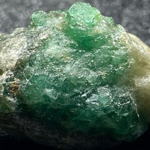 エメラルド 原石 8g