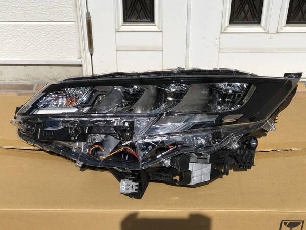 【送料無料】トヨタ ノア 左ヘッドライト 6AA-ZWR90W-APXSBW